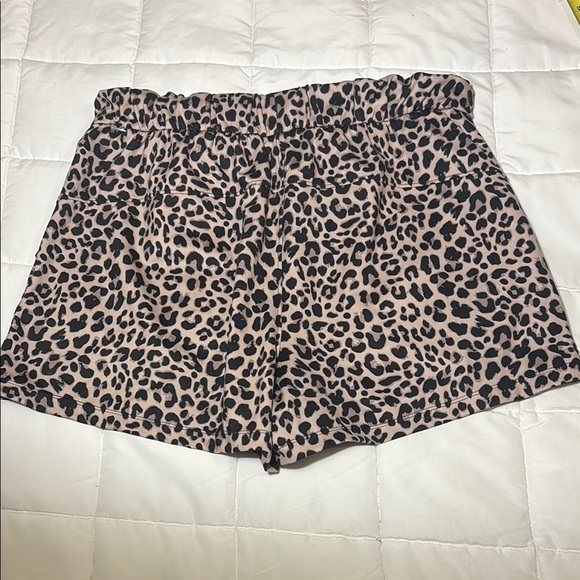 Leopard Print Pocket Shorts - Picture 10 of 10